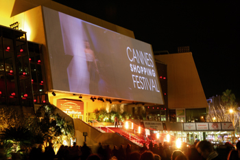 cannes_shopping_festival_palais_parvis.jpg