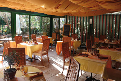 cote_jardin_salle_veranda.jpg