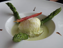 la_rotonde_oeuf_asperges.jpg