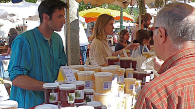 fete_du_miel_stand_degustation.jpg