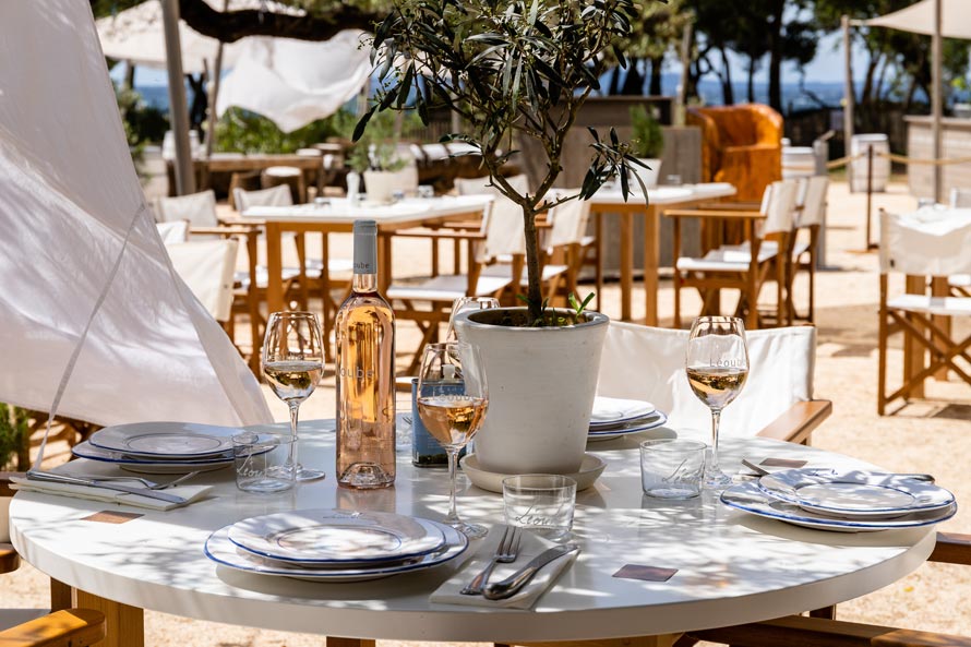 Café Léoube à Bormes-les-Mimosas. Hugues Pouget signe la carte des desserts