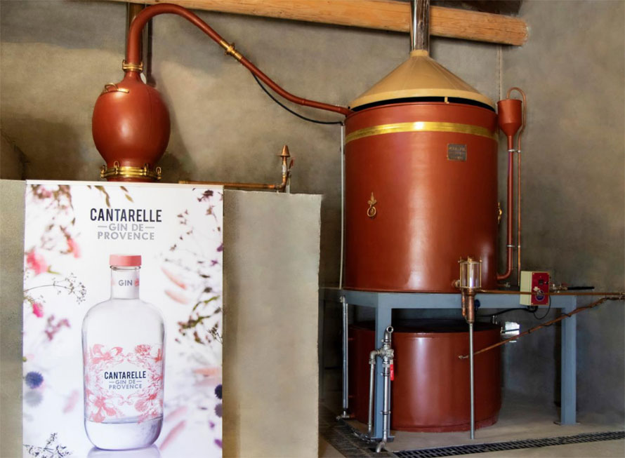 Domaine de Cantarelle à Brue Auriac. Ouverture d'une distillerie