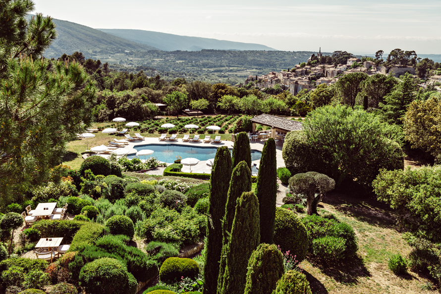 CAPELONGUE À BONNIEUX. Une ode à la Provence 