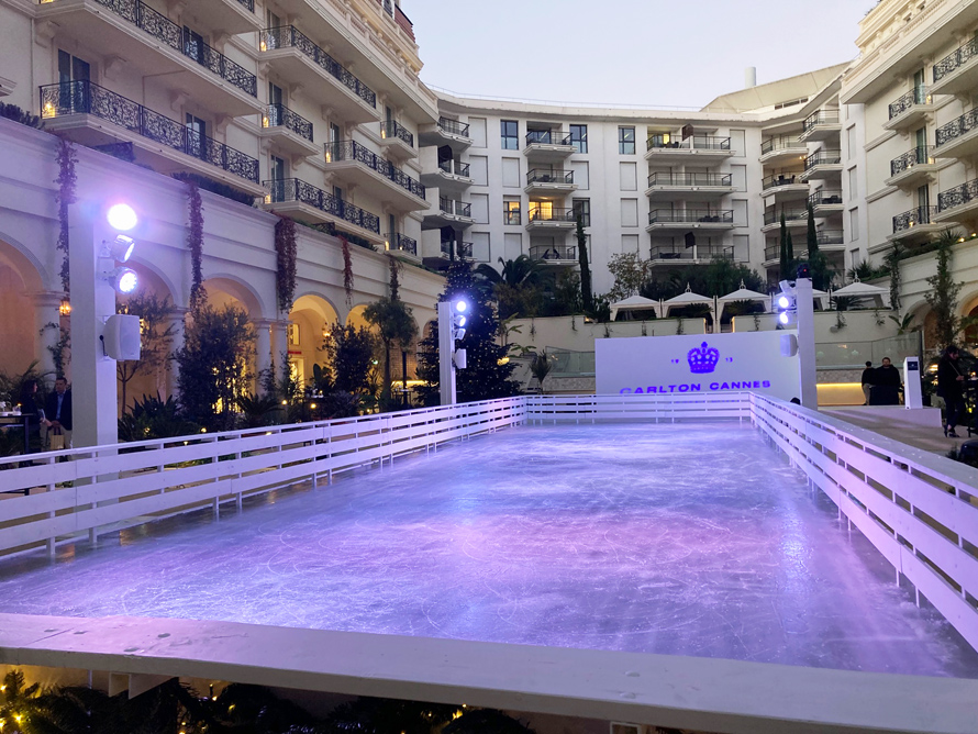 CARLTON CANNES. Patinoire et jardin enchanté