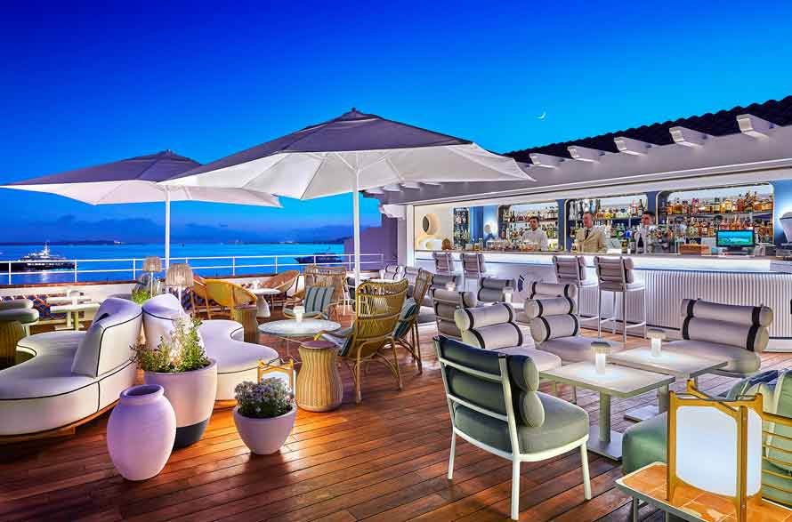 Hôtel du Cap-Éden-Roc au cap d’Antibes. Ouverture de l’Éden-Roc lounge