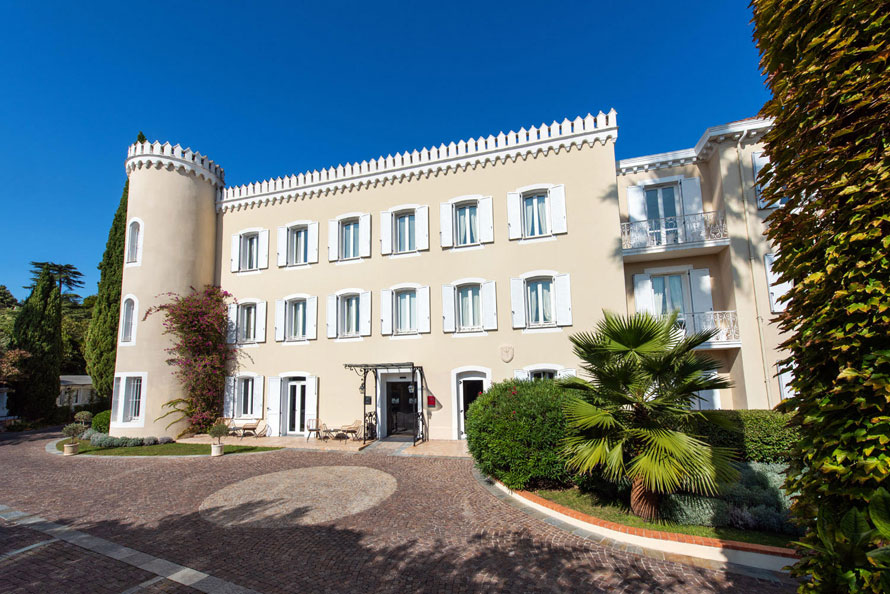 Hôtel Château de la tour à Cannes-la-Bocca. L’atout terrasse