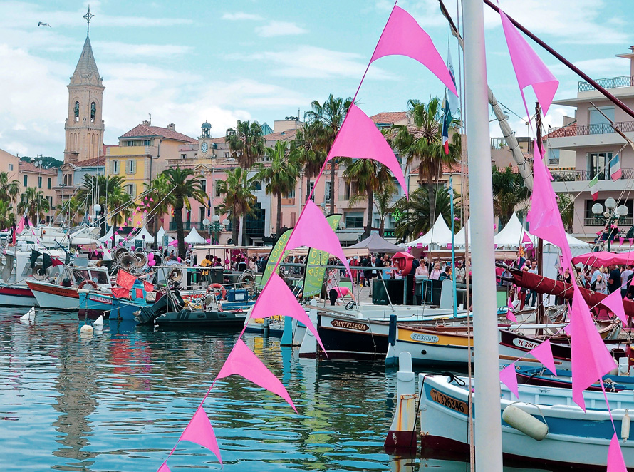 Just'rosé à Sanary-sur-Mer. Pink attitude