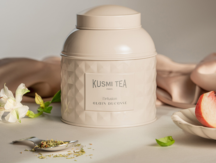 KUSMI TEA ET ALAIN DUCASSE. Une infusion bio de haute volée