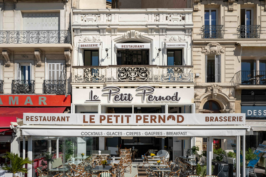 LE PETIT PERNOD À MARSEILLE. Renaissance sur le Vieux-port