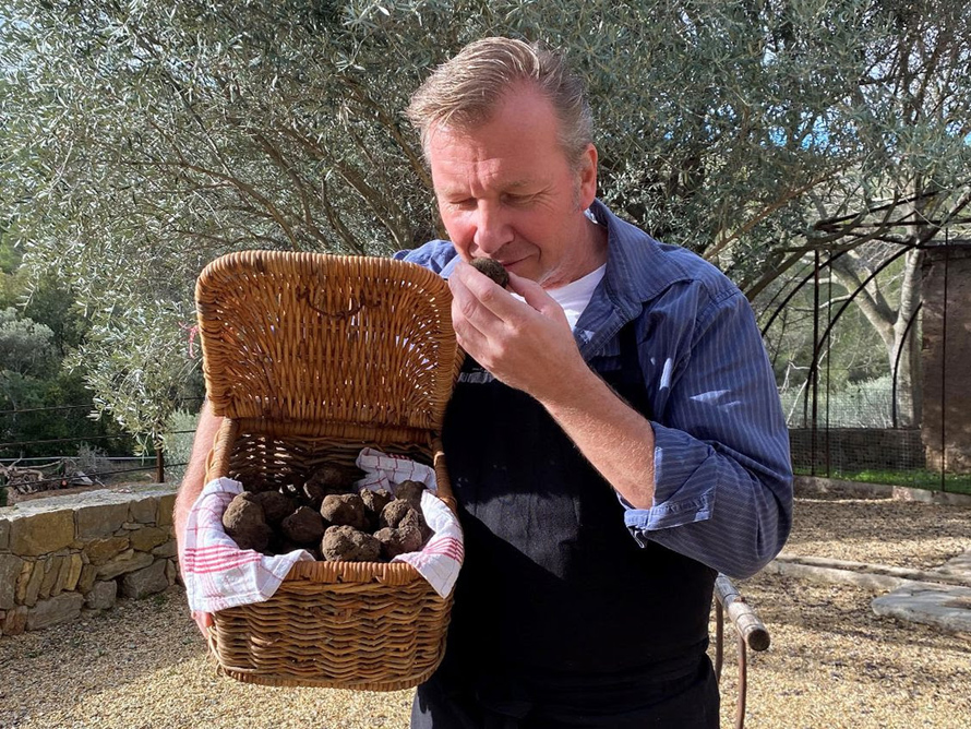 LOU CALEN À COTIGNAC. Cavage de la truffe