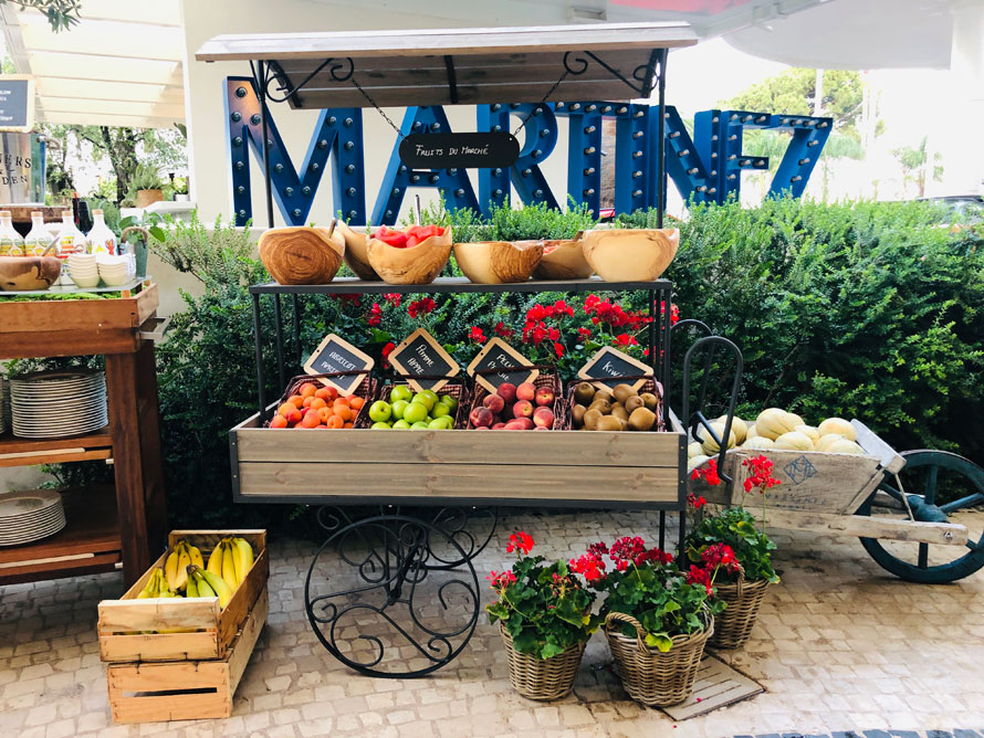 Le jardin du Martinez. Hôtel Martinez***** à Cannes. Un petit-déjeuner pantagruélique  