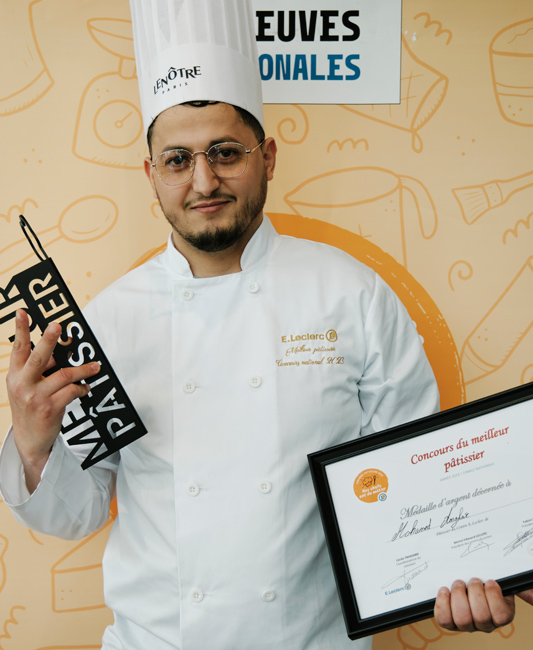 Concours du meilleur pâtissier E.Leclerc 2023. Mohamed Amghar du magasin d’Arles, médaille d’argent