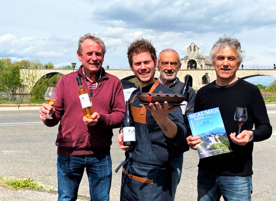 Joyeuses Pâques. Les AOC Beaumes de Venise dansent sur le pont d’Avignon