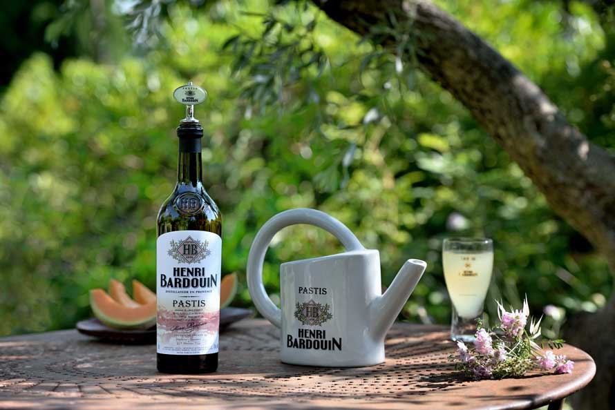 Distilleries et domaines de Provence. Pastis grand cru Henri Bardouin, un concentré de l'âme de la Provence