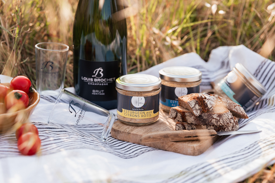 Caviar Perlita et champagne Louis Brochet. Coffret « Le pique-nique » pour une pause very chic