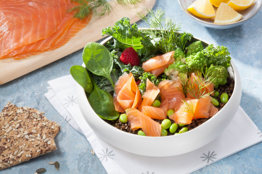 Pense-fêtes gourmand. Pour des repas de fêtes équilibrés entre plaisir et nutrition avec le saumon fumé