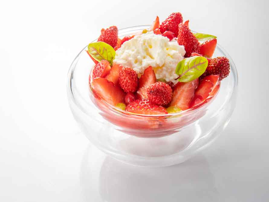 Recette du chef Christophe Schmitt. Fraises de Carqueiranne, pesto de basilic et fontainebleau