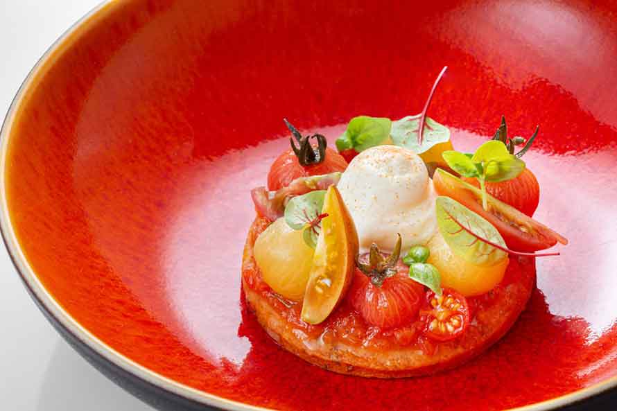 Recette du chef Christophe Schmitt. Tarte fine à la tomate « bonbon », es puma burette et basilic lime